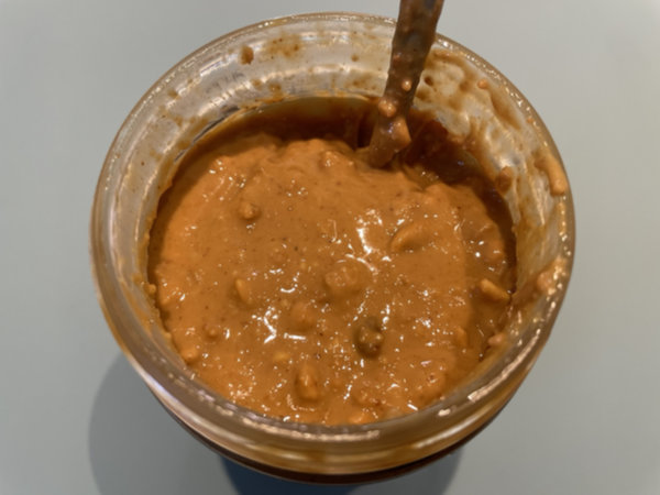 땅콩버터 분리된 기름 골고루 젓기