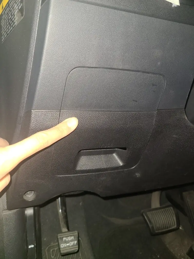 자동차 배터리 방전 예방법. 일반적인 예방법, 퓨즈 뽑기, 배터리선 빼기 (암전류 끄기)