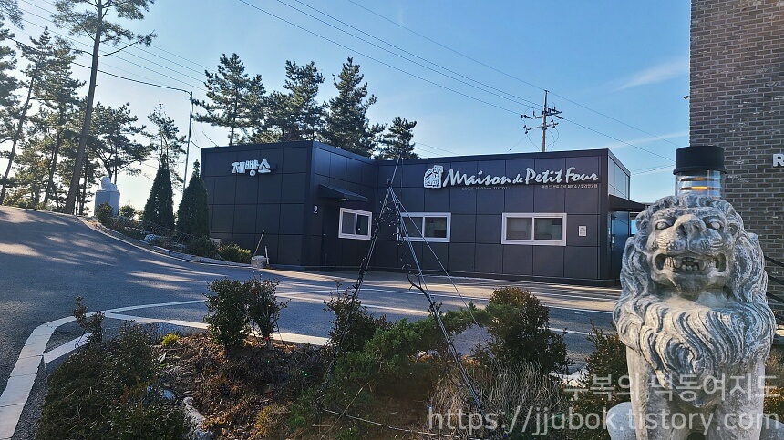 밀리앤코-제빵소