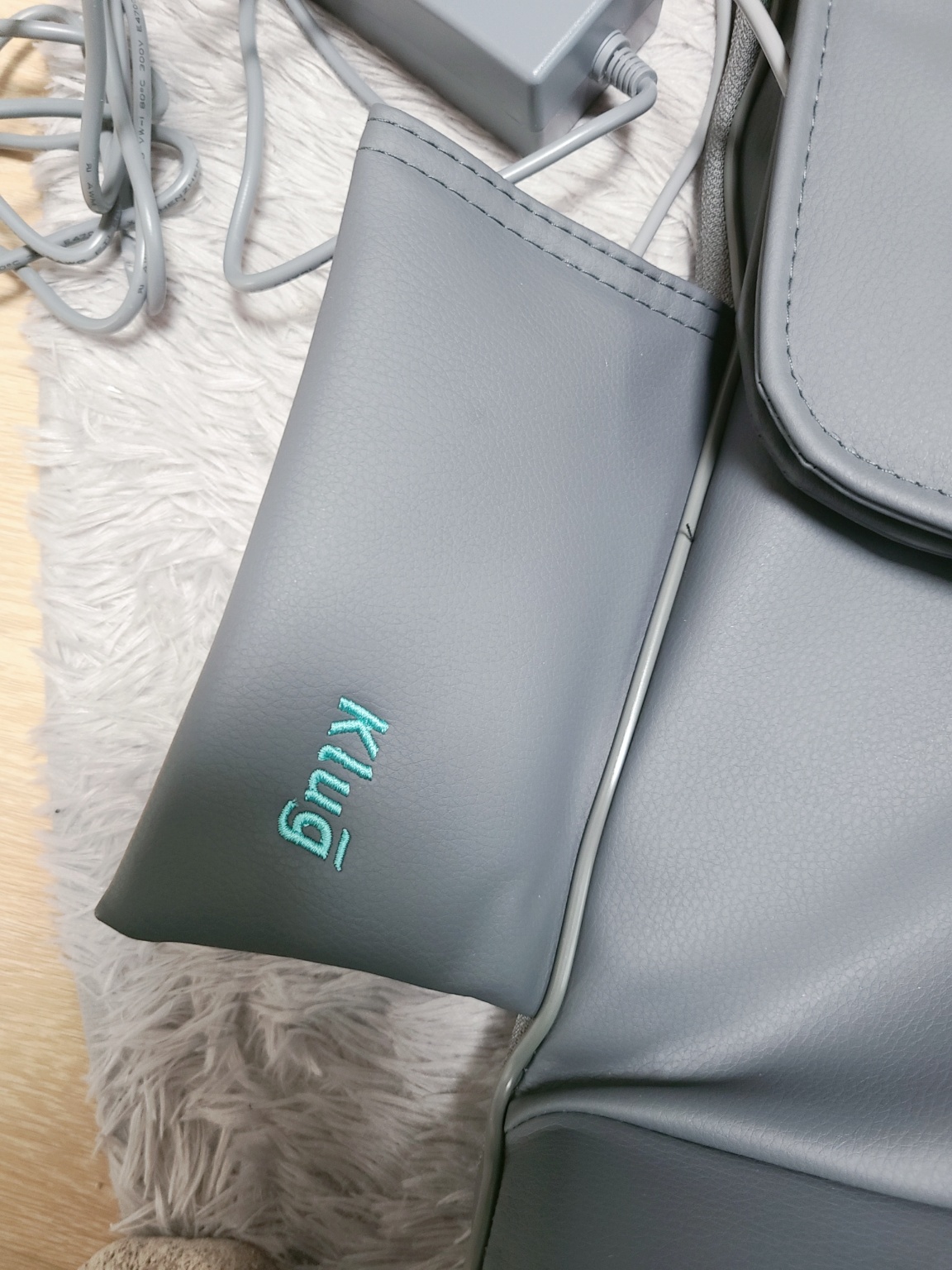 클럭(Klug) 스트레칭 마사지기 울트라 리모컨 보관 포켓