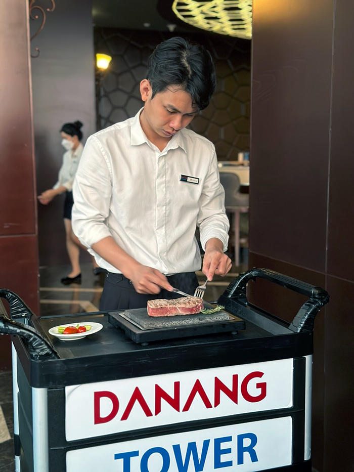 베트남 다낭 맛집 다낭타워 스테이크 하우스 & 루프탑바 Danang tower 다낭타워