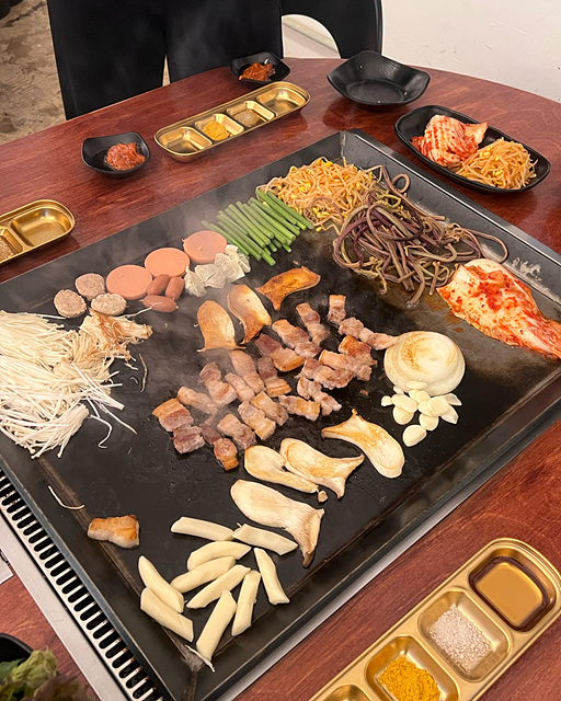 경주 보문단지 근처 맛집 벚꽃여행 현지인 추천 블루판다 보문갈비 가마솥양푼이밥상 보문뜰 우마왕 전통맷돌순두부 경주고기 낙지마실 조돌칼국수 갈치조림구이 토박이식당