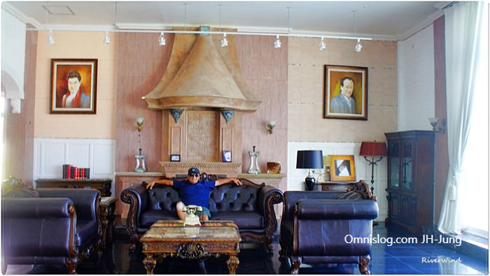 드라마 하우스 응접실