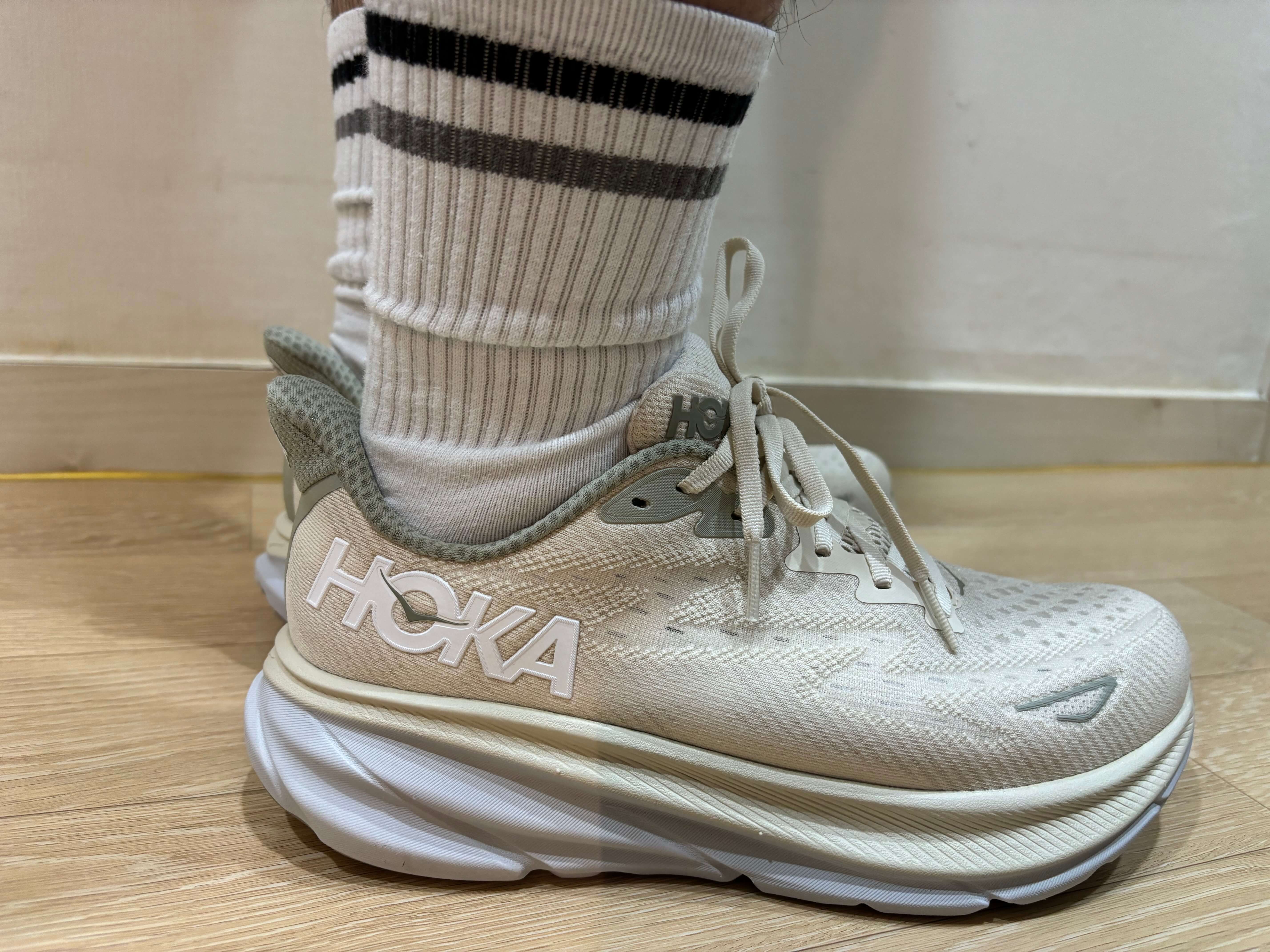 호카 남성 클리프톤 9 와이드