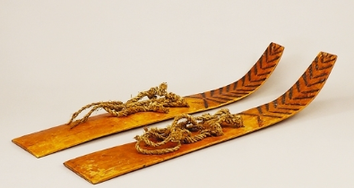 나무로 만든 전통스키(먼 과거)