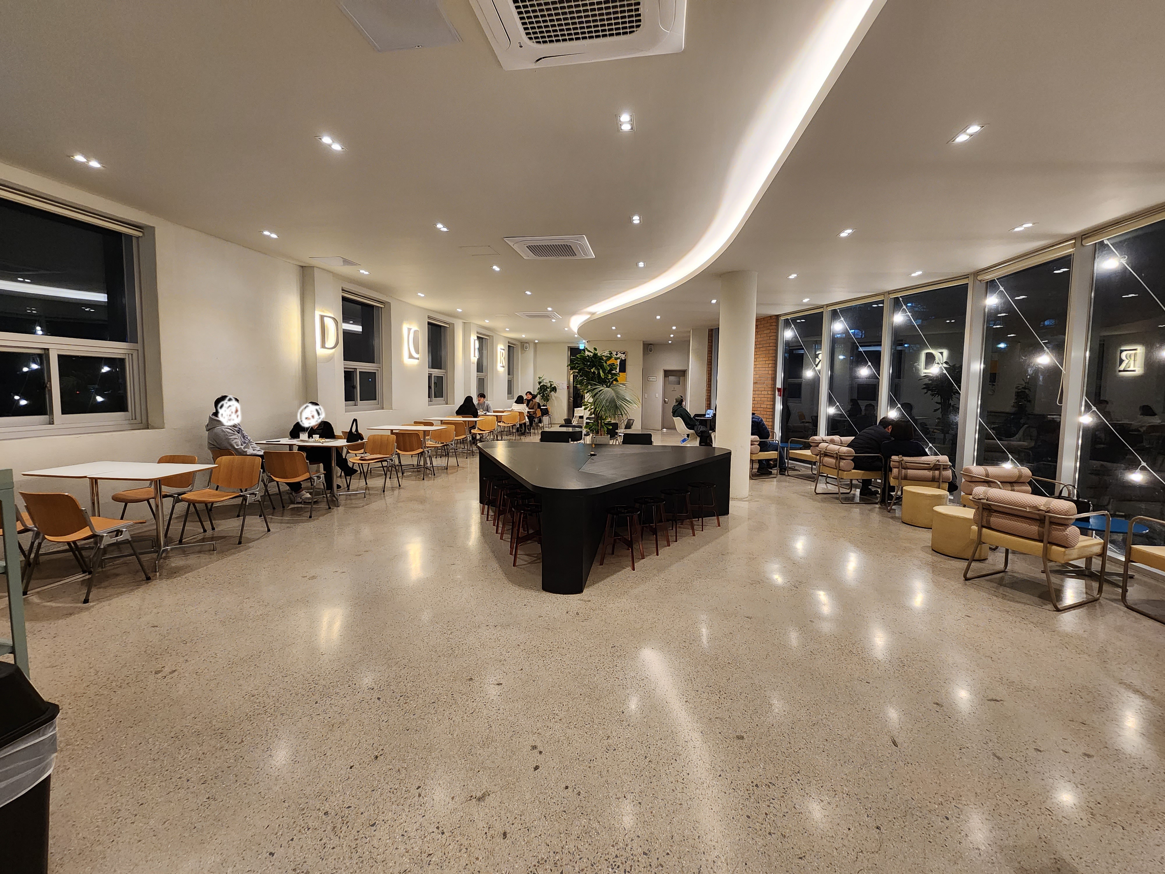 도르르 커피 2층