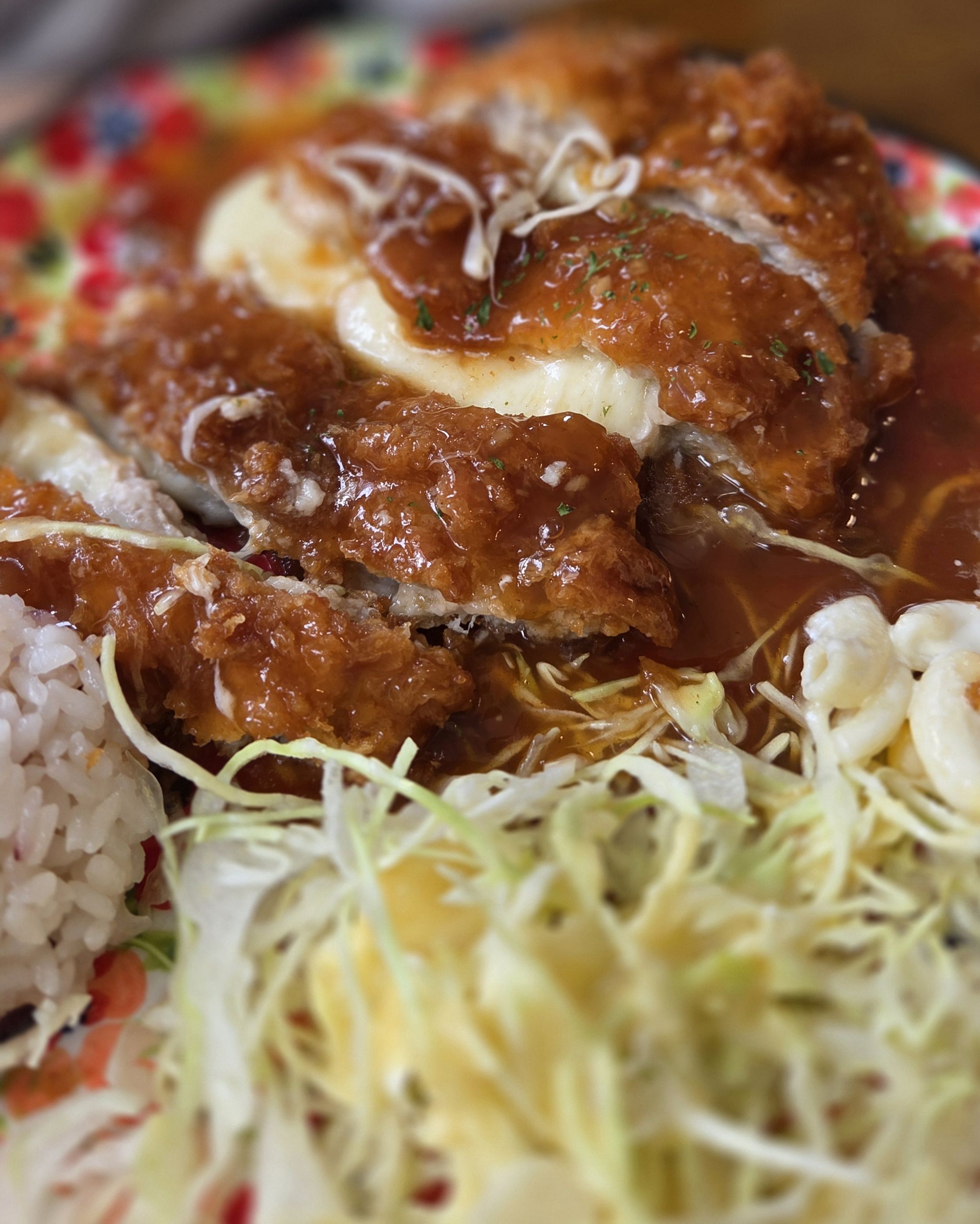 1966정원 대항점 치즈돈까스 자르고 난 후 치즈 양