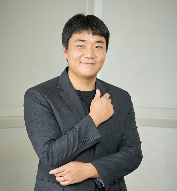 영화 잠 정보, 줄거리, 감독, 100만 관객 돌파