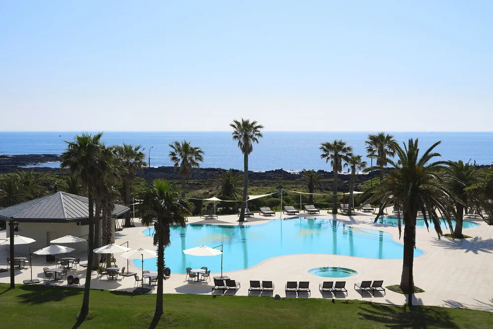 제주도-숙박-세일-페스타-추천-해비치-호텔-수영장