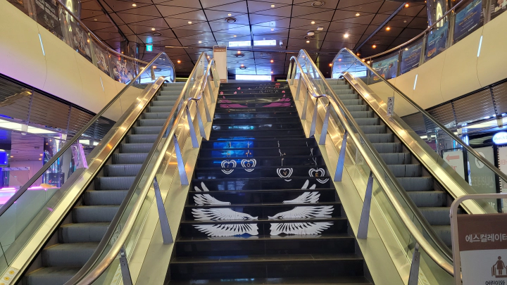 더 퍼스트 슬램덩크 롯데시네마 용산 에스컬레이터