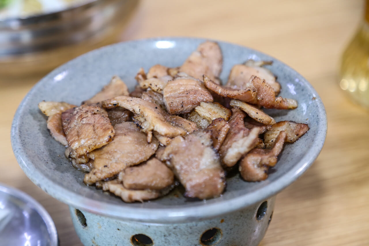 생방송투데이 3784회 한우물의 법칙 경주 전통 밀면 전문점 맛집 불국사밀면 (밀면 연탄불고기 맛집)