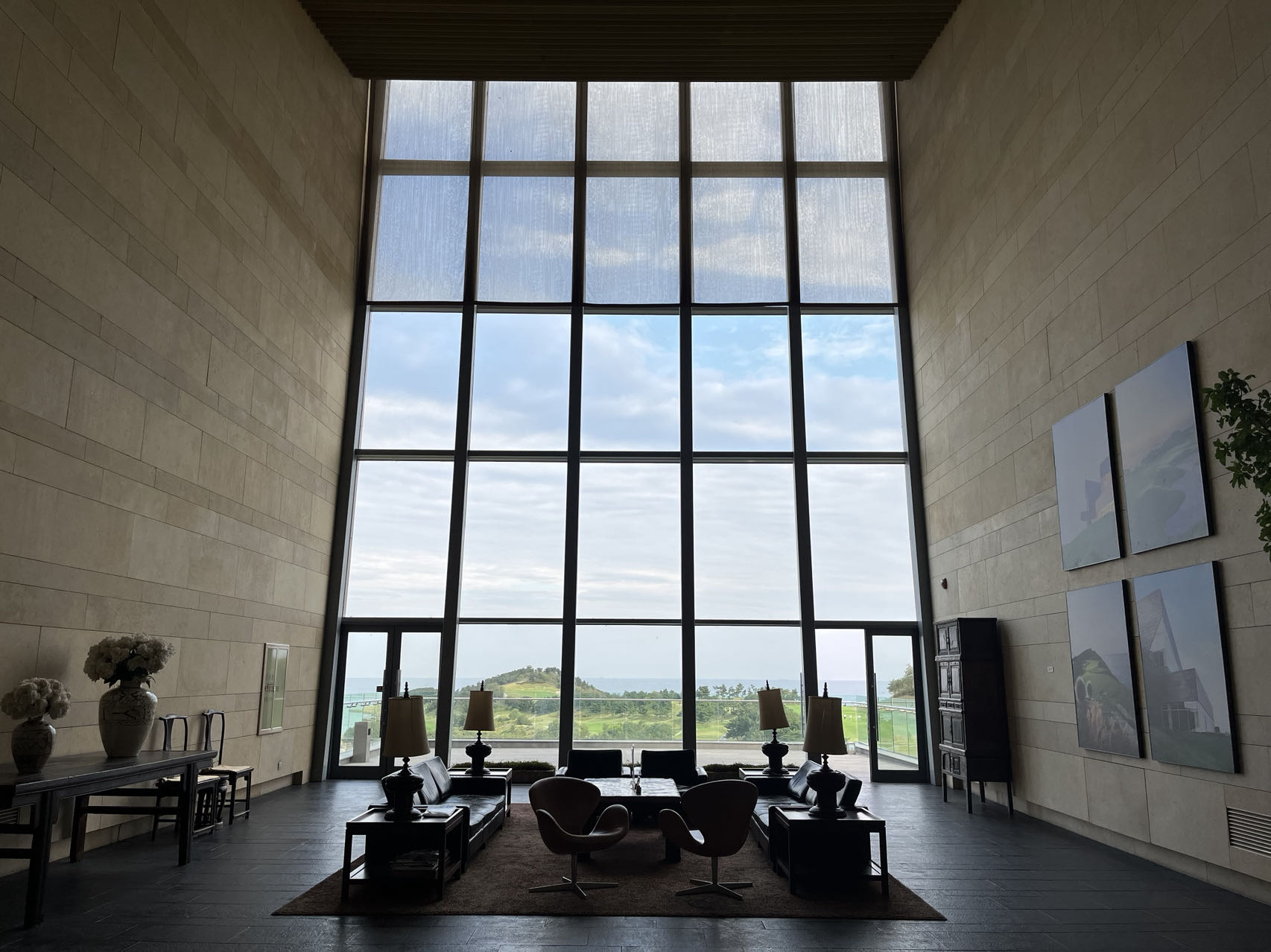 위해 포인트 호텔 앤 골프 리조트 로비에서