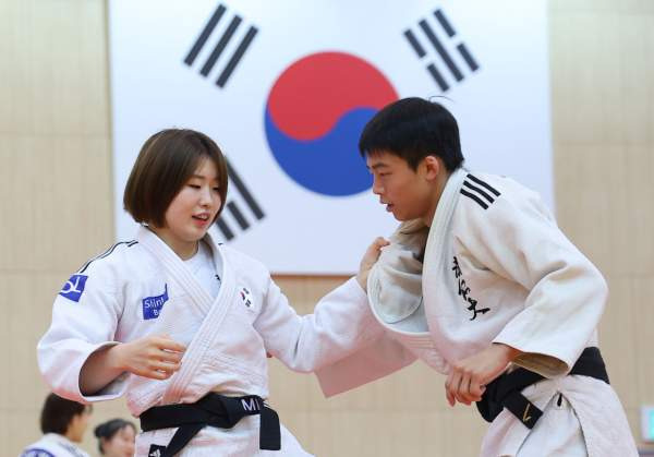 허미미 금메달 애국가｜나이 프로필 일본 국적 포기 이유&middot;와세다대 학력&middot;가족&middot;독립운동가 허석 5대손&middot;아시안게임 금메달&middot;연봉