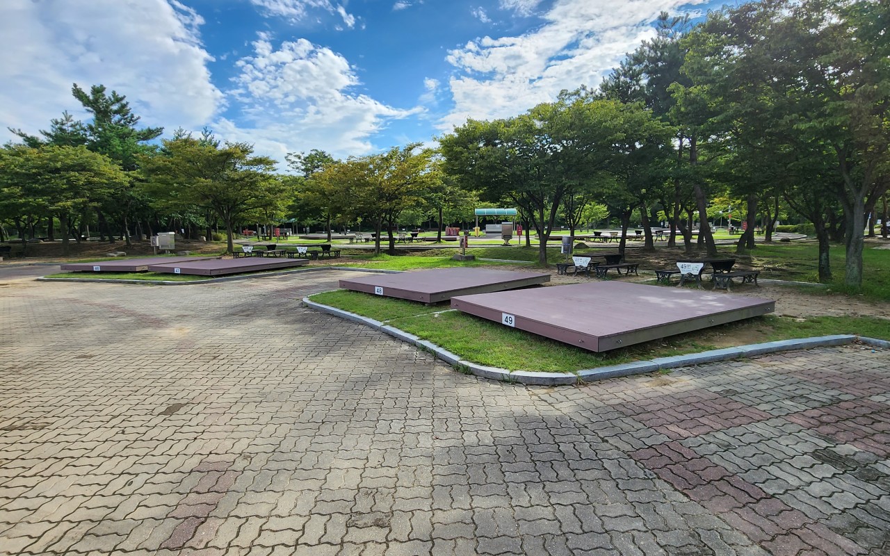 캠핑장 테크 간격