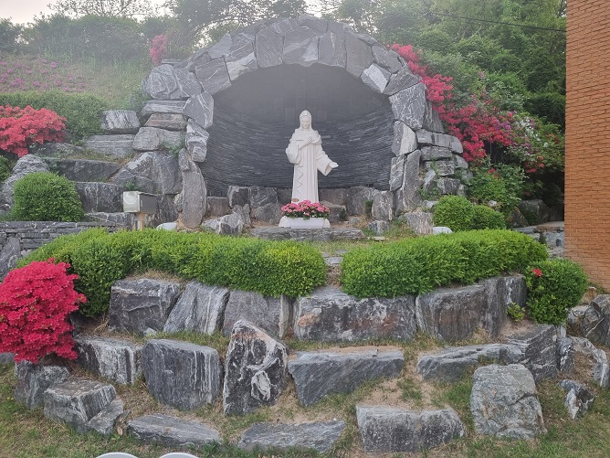 대전 노은동성당 성모상