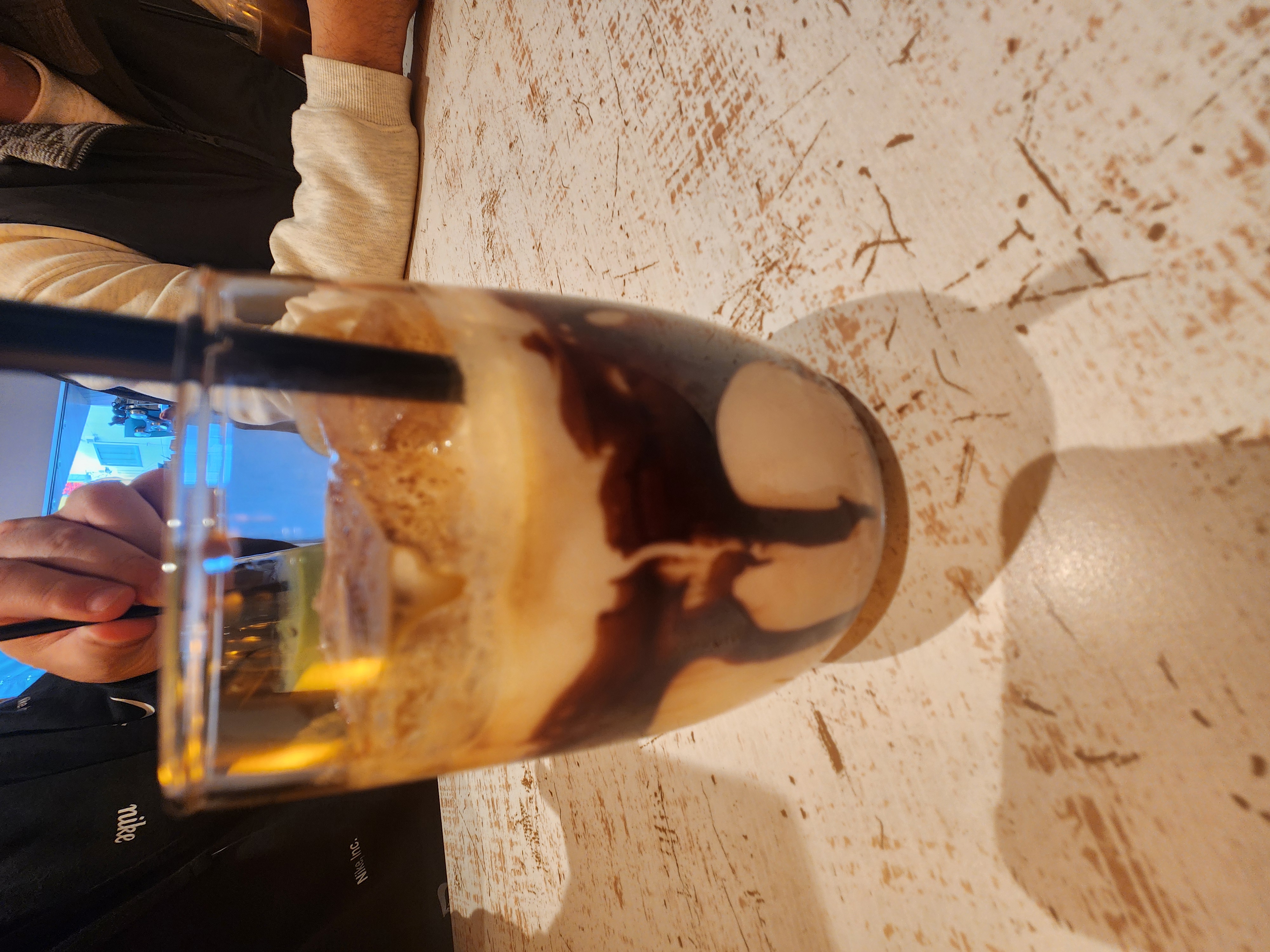 모카라떼 비슷한 걸 마셨다. 맛은 일본이나 한국이나 거기서 거기