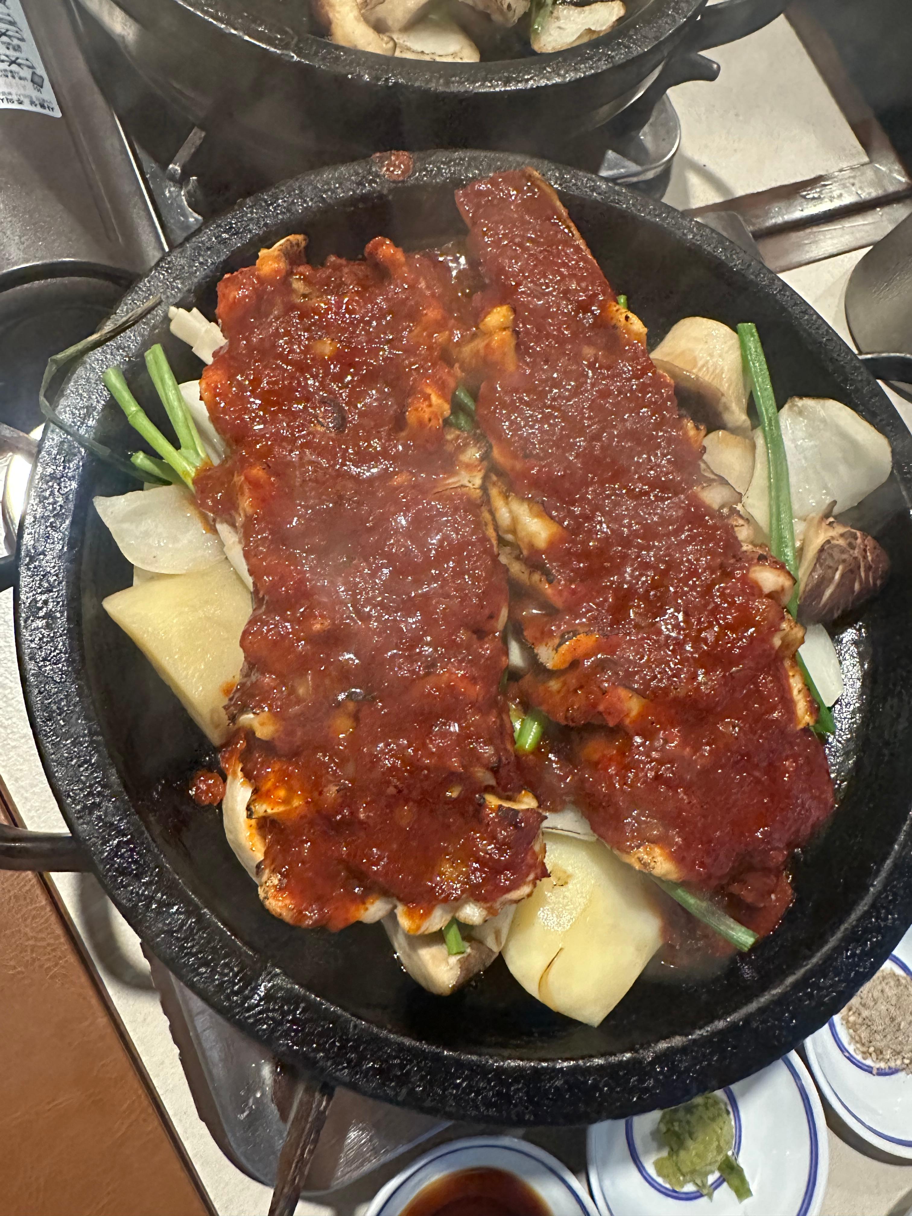 서울 용산 삼각지 장어 맛집 돌판장 추천(돌판에 굽는 자연산 바다장어, 장어 소금구이, 장어 양념구이, 장어구이 1인분 25,000원, 독특한 장어 초밥, 직원 친절, 내부 인테리어 예쁨, 가게 청결, 2층 구조, 용산 회식장소 추천)
