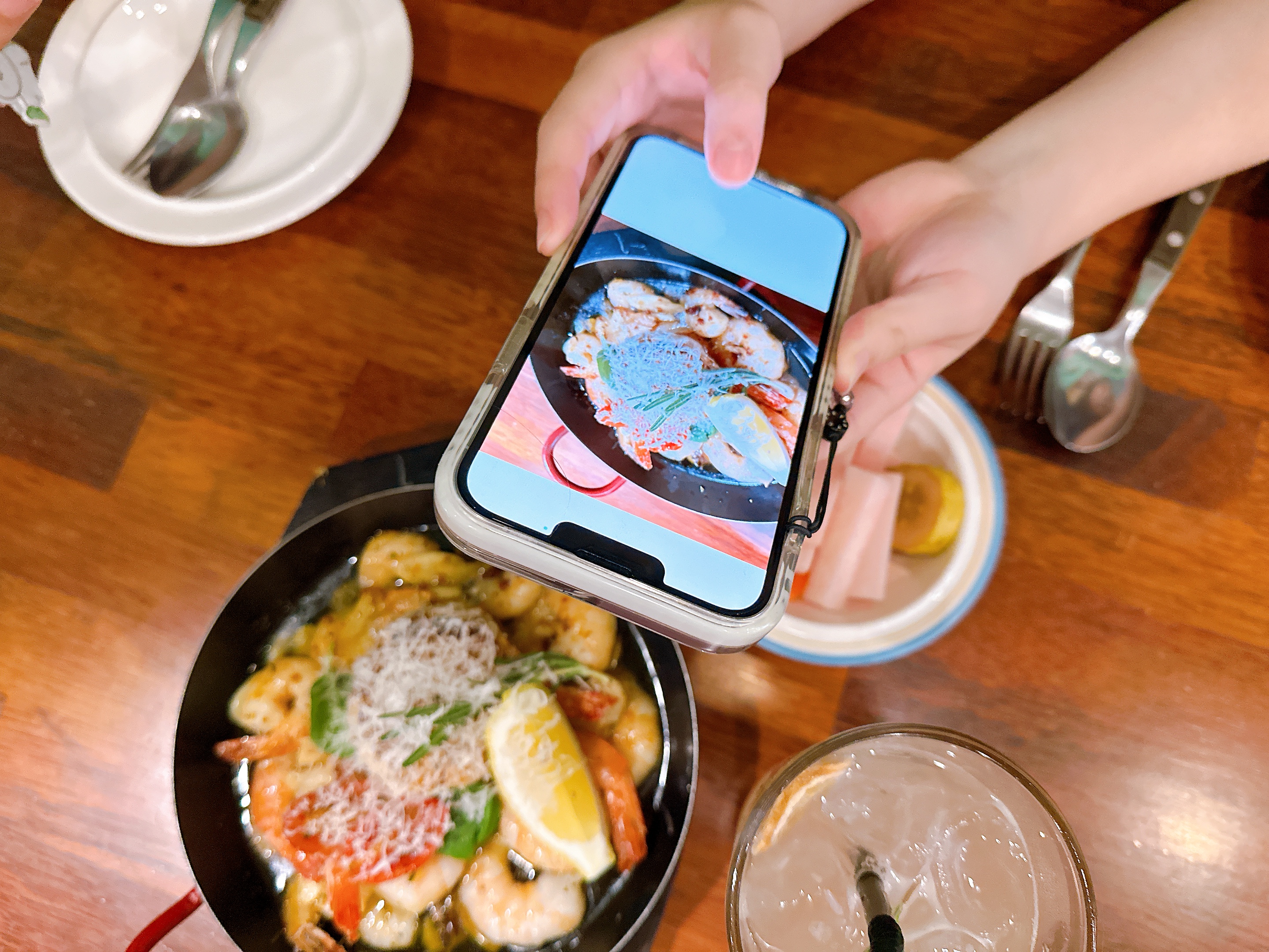 더몰트하우스 서핑시티