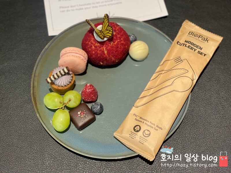 소피텔 싱가포르 시티센터 럭셔리 클럽룸 웰컴푸드