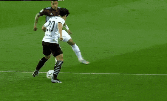 이강인 탈압박 gif