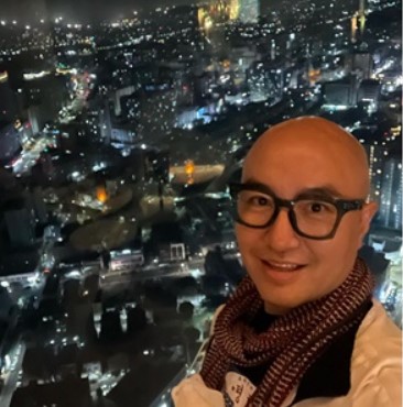 홍석천 사진입니다.