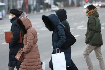 전주 한파 경보 아침 출근 길 미끄럼 주의 보행 요령_7