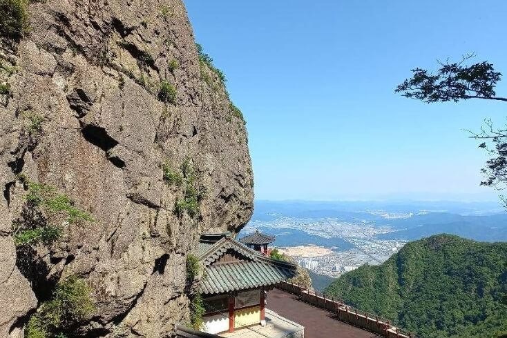 구미 약사암 : 구름 위에서 만나는 치유의 도량 구미를 품은 천년 기도도량