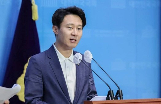 지역구 용인정에 불출마 선언을 한 이탄희 국회의원