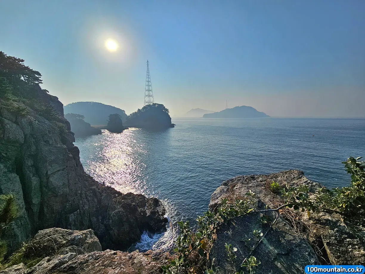 고래개능선에서 바라본 오곡도 비진도
