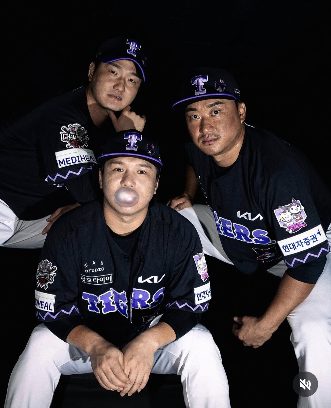 쿠로미 어센틱 유니폼