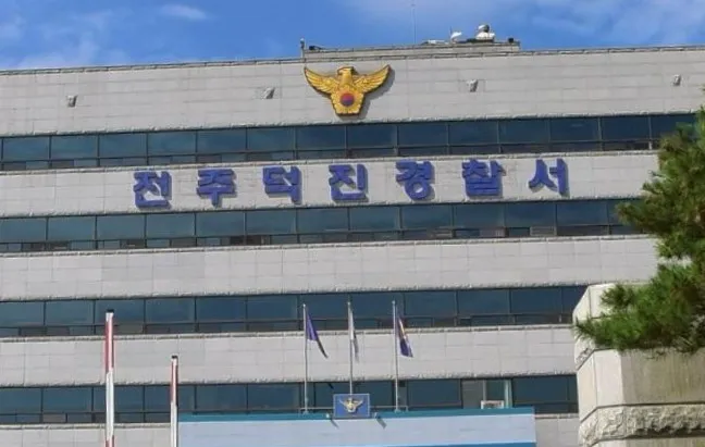 전주 주차장 20대 나체