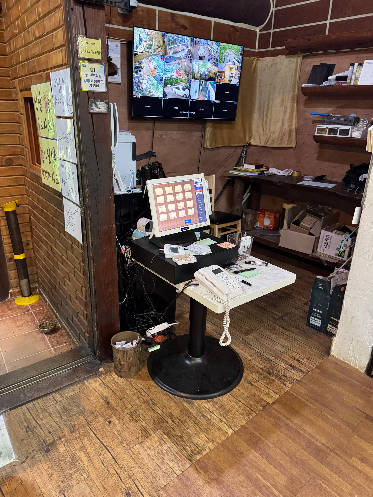 장흥계곡식당 김삿갓의 내부 계산대 모습