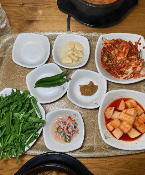 [6시 내고향] 전주남부시장 물갈비해장국 밀키트 진할머니갈비국밥&amp;#44; 피순대국밥 풍남피순대&amp;#44; 통닭 닭강정 한국통닭&amp;#44; 콩나물국밥&amp;#44; 새알팥죽&amp;#44; 한복