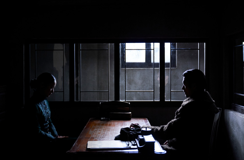 영화 하얼빈 폭약을 구하기 위해 공부인을 만나러 온 안중근