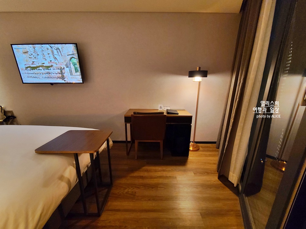 머큐어 앰배서더 서울 홍대 슈페리어 디럭스 킹베드 룸 꼼꼼 후기