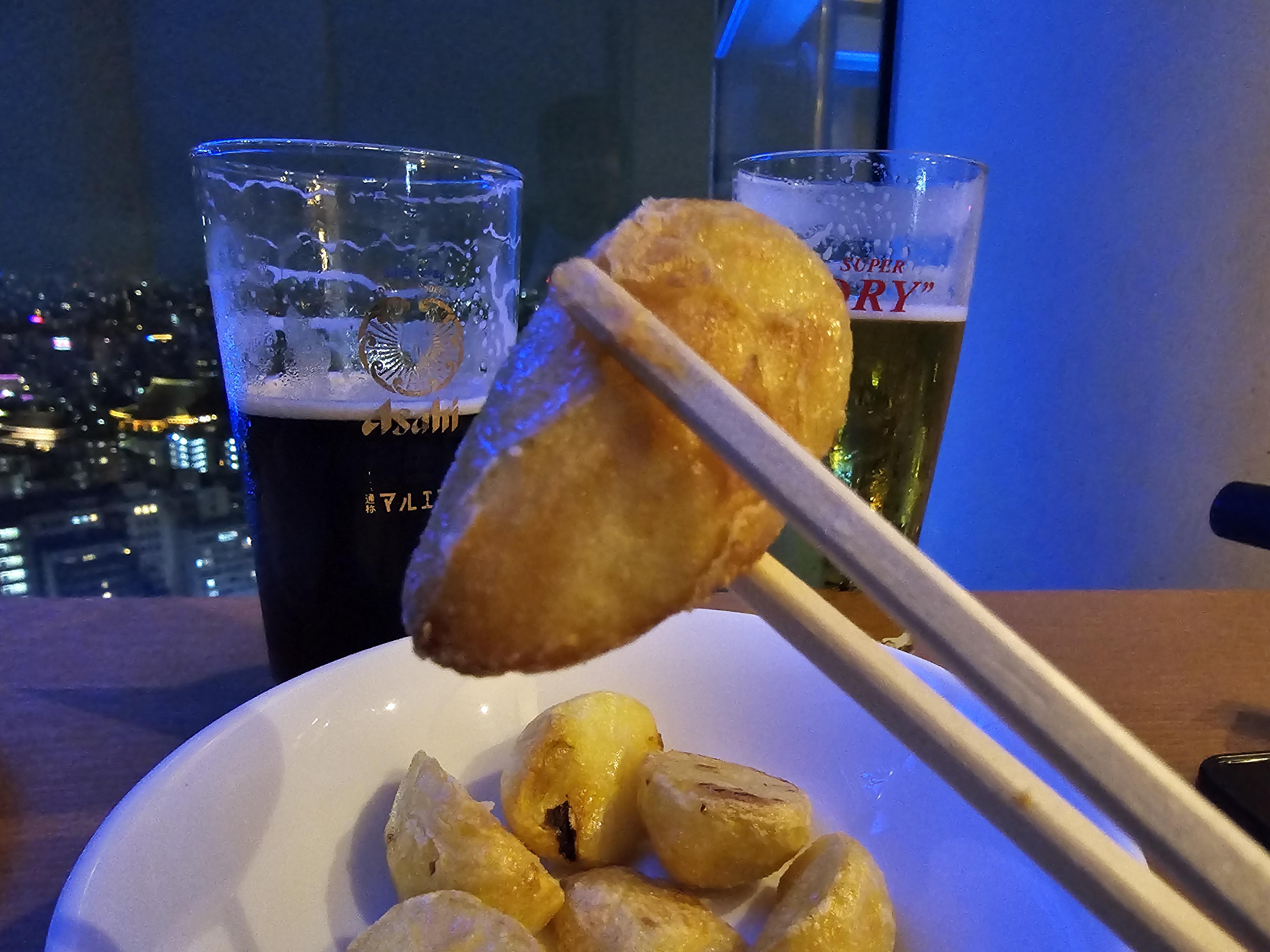 아사히 맥주와 감자 구이