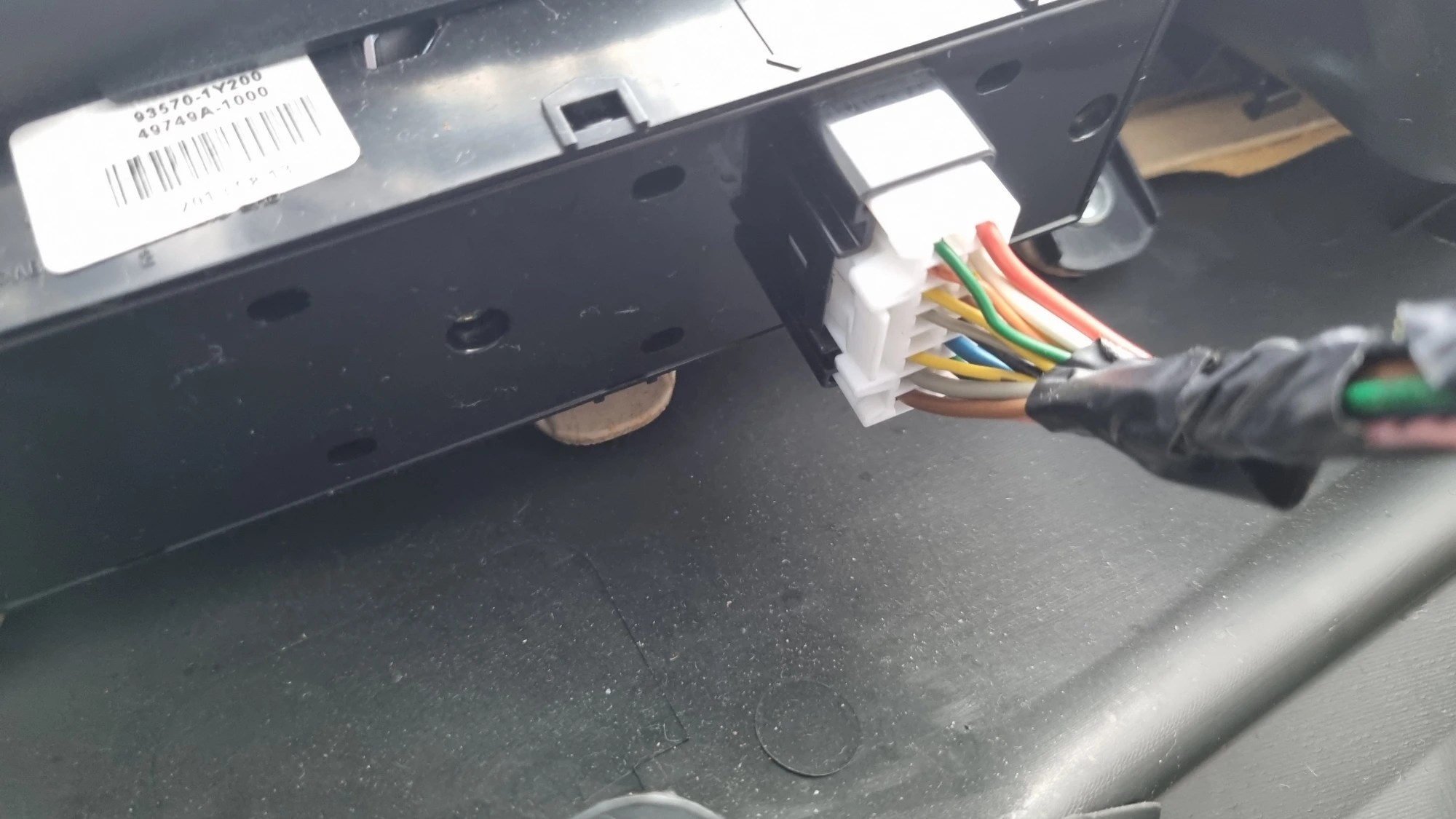 파워윈도우 스위치 잭 끼운 모습