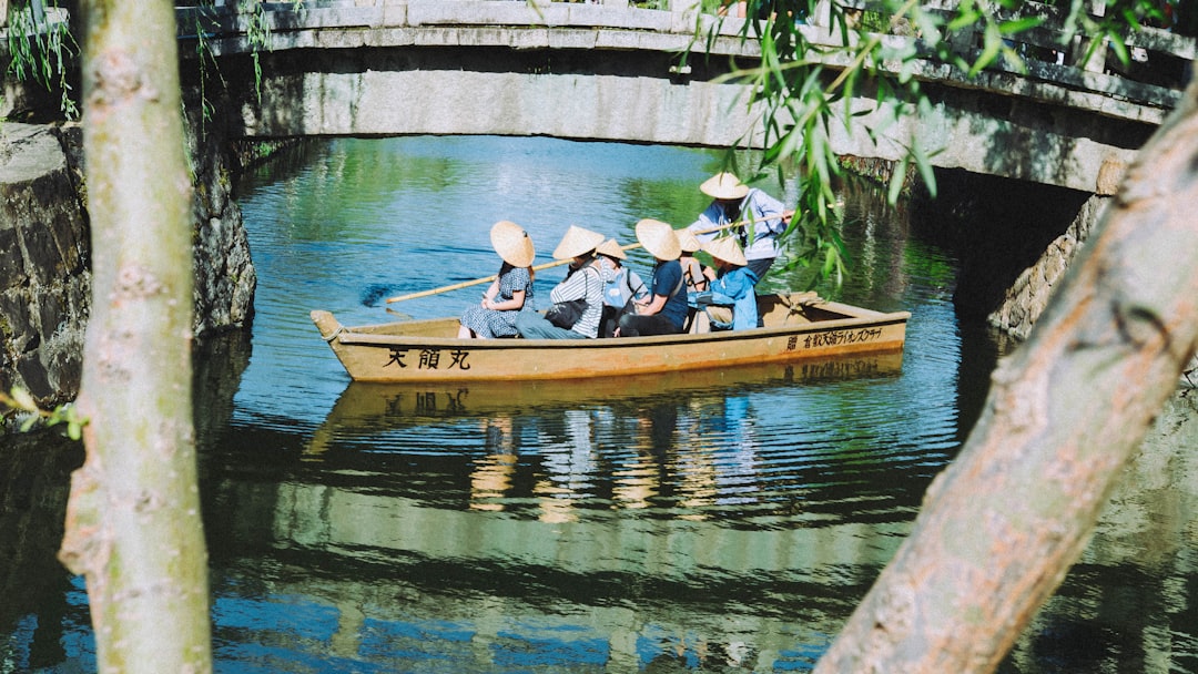 '미스터트롯3'를 영어로 표현하면 'Mr. Trot 3'입니다.