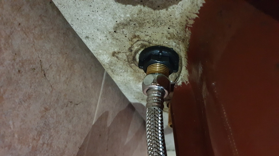 세면대 호스 연결 모습