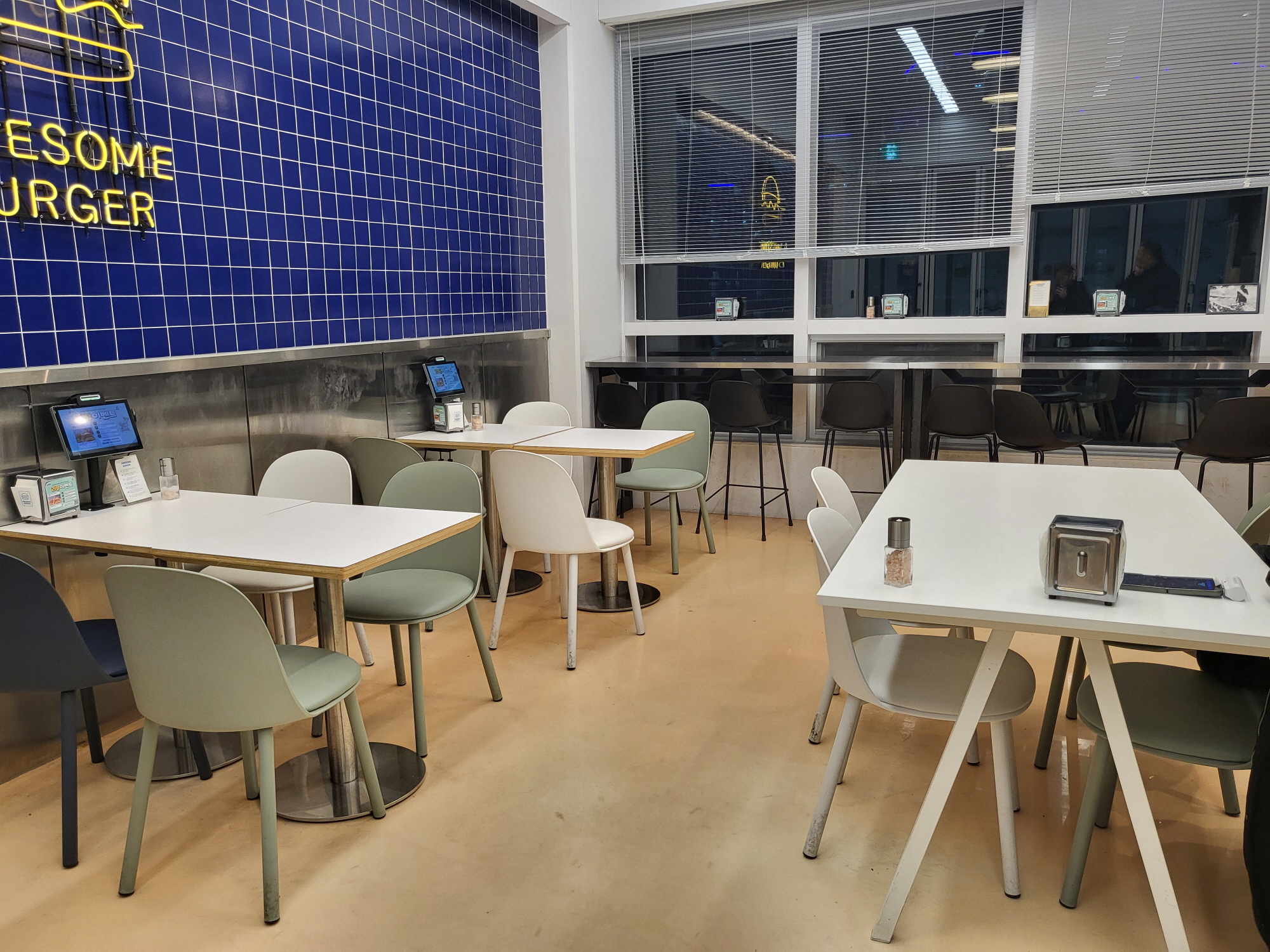 어썸버거 - 내부2