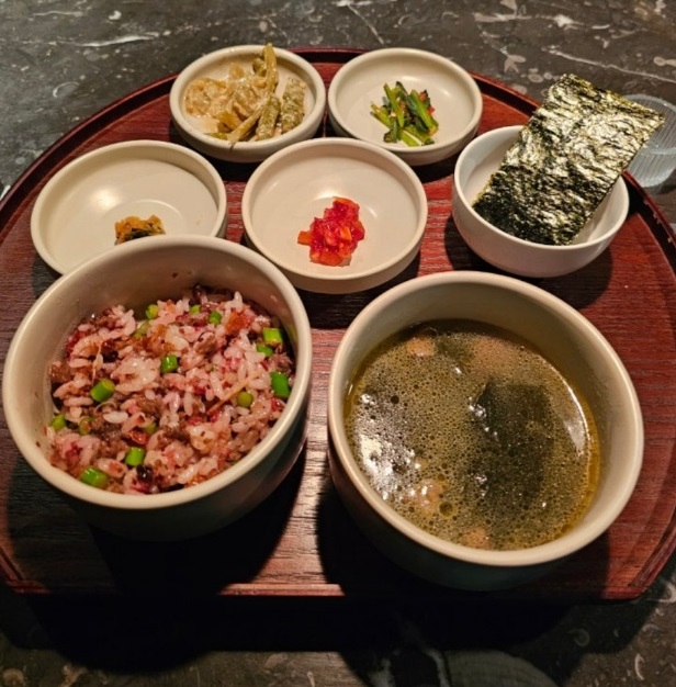 백반기행-한우-오마카세-우모크