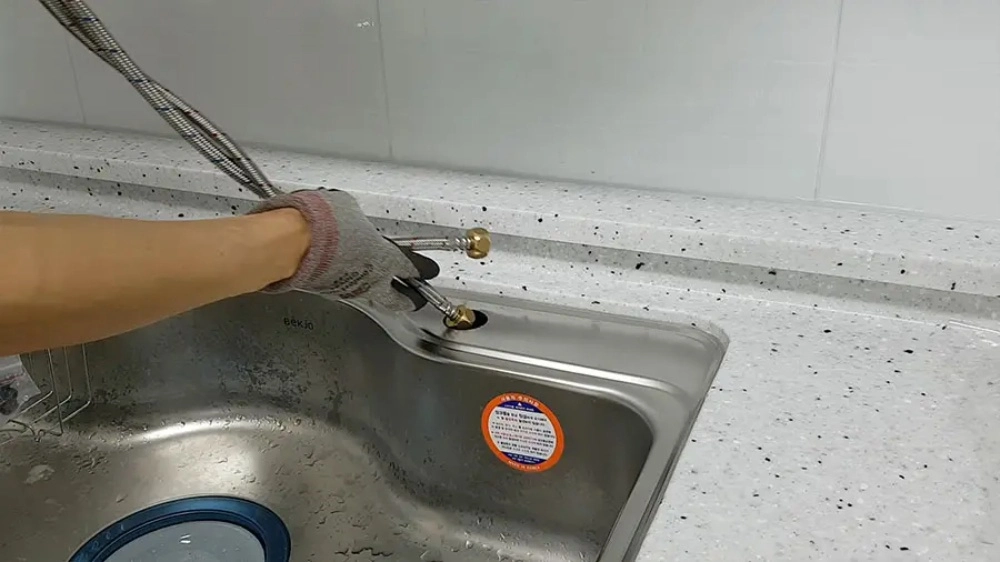 호스 끼우는 모습