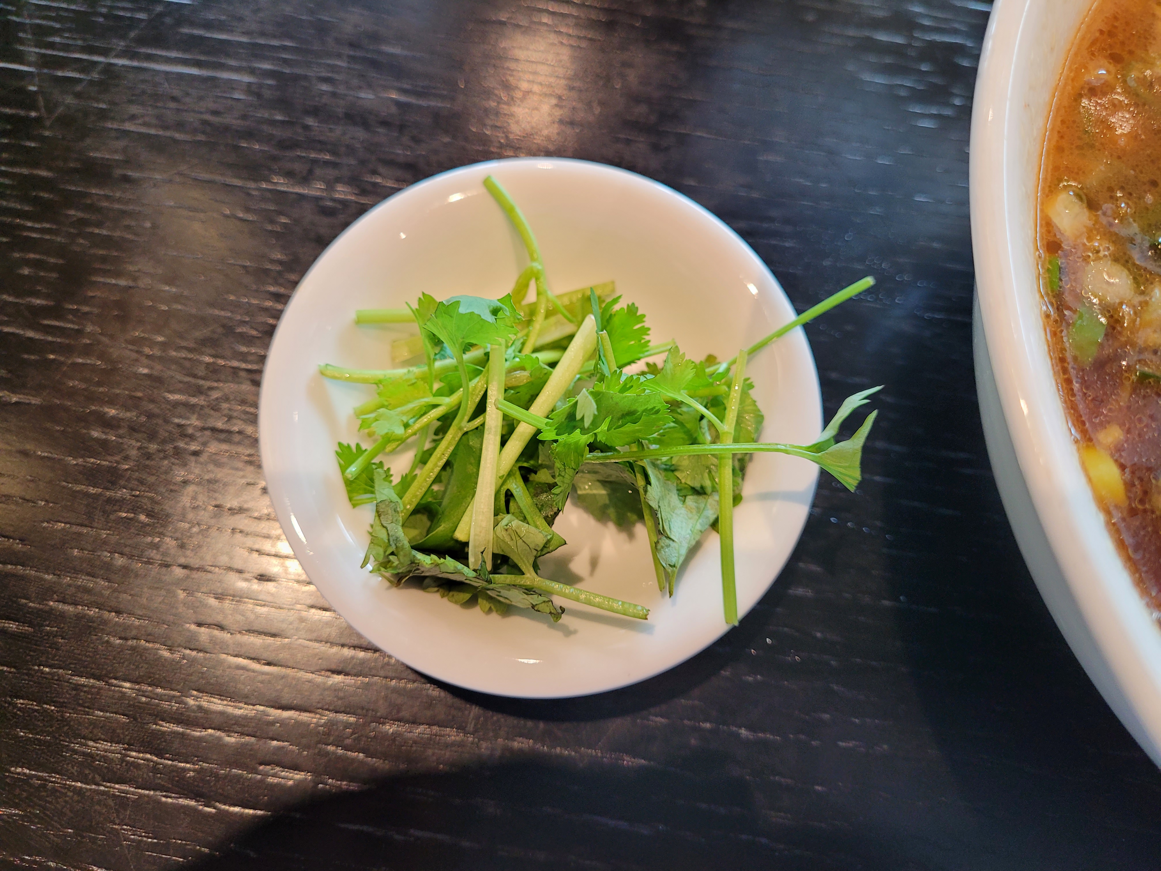 우육탕면의 맛을 올려주는 고수