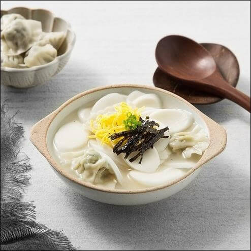 떡만둣국