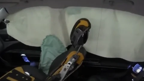 사이드 에어백 전개