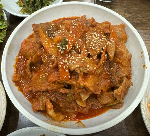 생생정보 토니안의 27년 단골 맛집 스타맛집 제육볶음 오징어볶음 낙지볶음 서울 서초구 전주청국장집