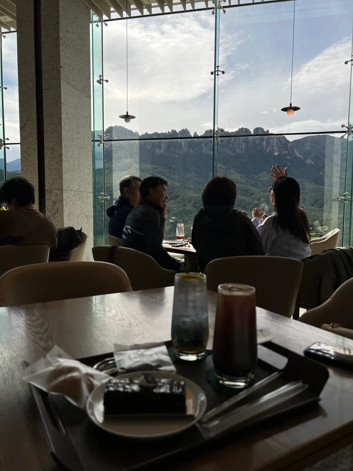 더엠브로시아 카페-레몬에이드-아이스아메리카노-쿠키-브라우니