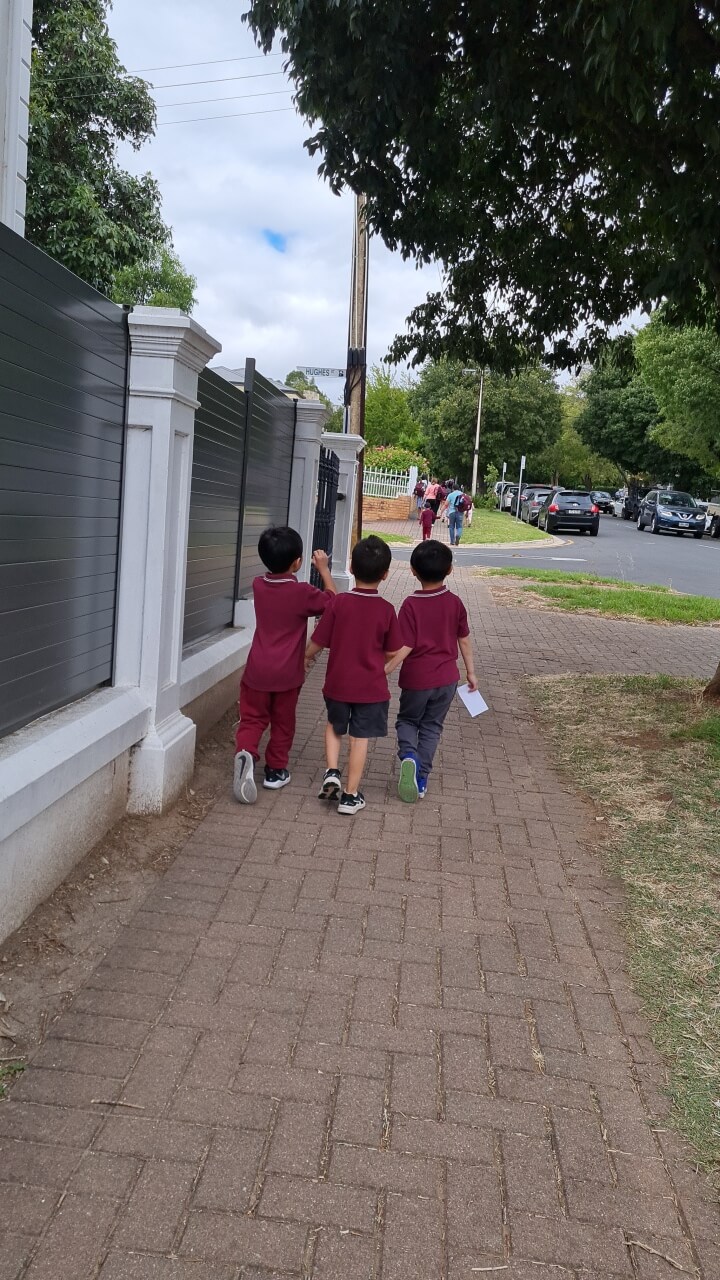 kids coming back from school