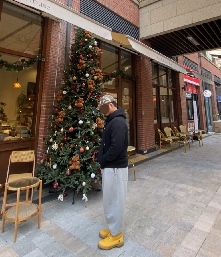 데일리룩('25. 11. 12.)원더플레이스 빈티지 워싱 카모 밀리터리 볼캡, 무신사스탠다드 후드티 보아후드티, 토피 벌룬핏 와이드트레이닝 스웨트 팬츠, 팀버랜드 6인치 워커 신발