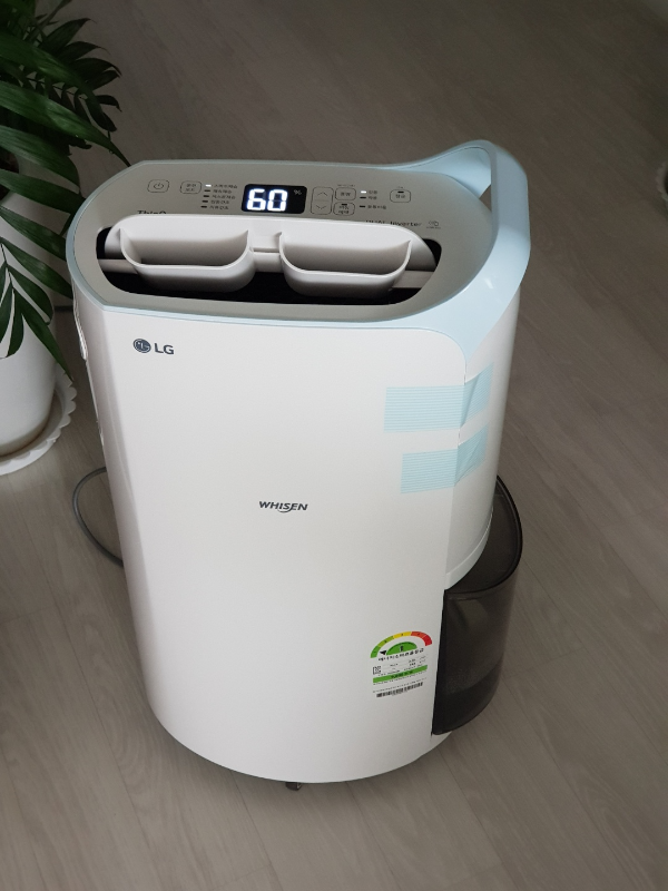 제습기 led 표시창에는 습도가 60% 를 나타내고 있다.